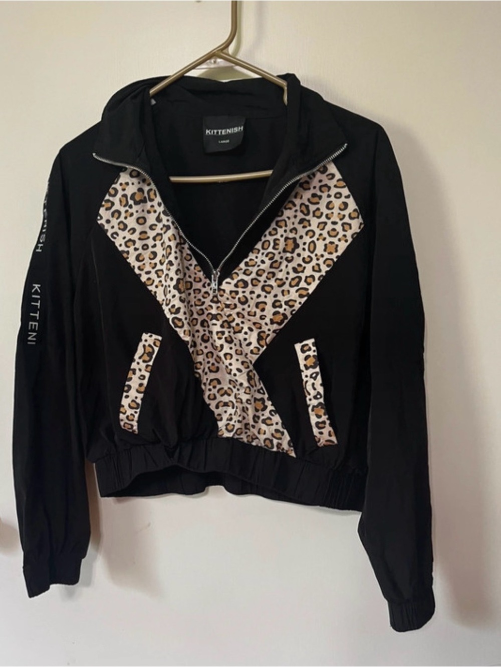Kittenish Black pullover Jacket with Leopard-Print Chevron